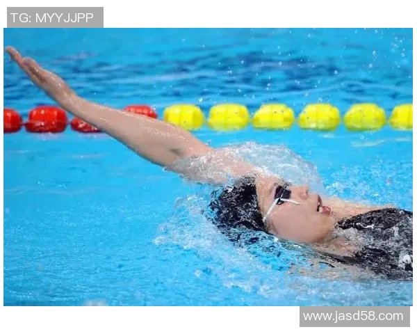 仰泳比赛规则详解及技巧分析，掌握正确动作提升竞技表现