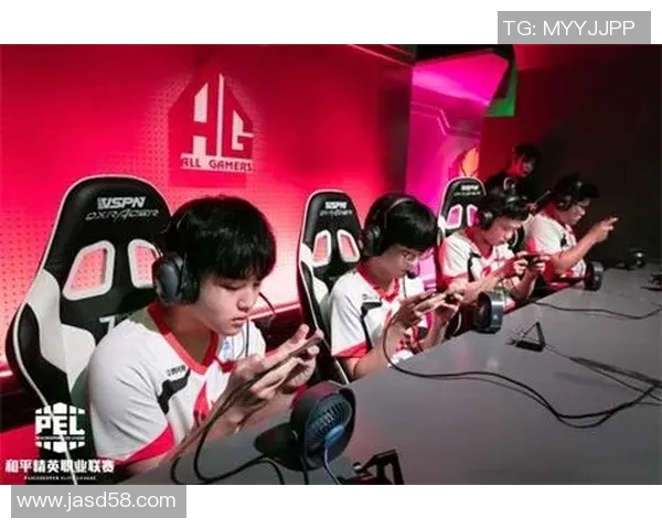 和平精英热潮下LNG战队的战术节奏与团队协作分析