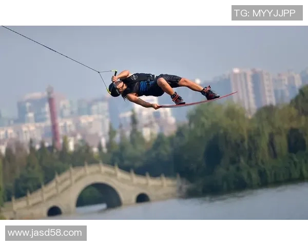 成都极限运动队边路渗透策略分析及其成败得失探讨