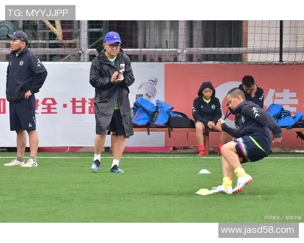 中国足球明星聚餐趣事揭秘美食背后的友谊与激情